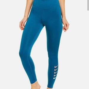 Nike Swoosh Mid Rise Tight Fit Running Tights / Legging